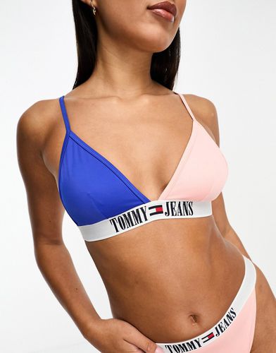 Tommy Jeans - Archive - Top bikini a triangolo colorblock blu e rosa - Tommy Hilfiger - Modalova