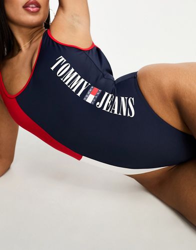 Tommy Jeans - Archive Runway - Costume da bagno blu navy e rosso - Tommy Hilfiger - Modalova