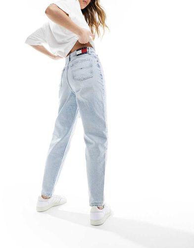 Mom jeans affusolati a vita super alta lavaggio chiaro - Tommy Jeans - Modalova