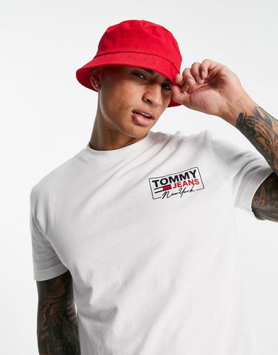 NY - T-shirt bianca con riquadro del logo sul retro - Tommy Jeans - Modalova