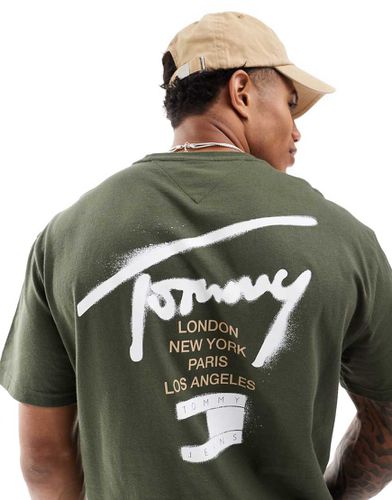 T-shirt kaki con stampa con scritta stile graffiti sul retro - Tommy Jeans - Modalova