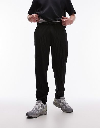 Pantaloni plissé neri stretti in fondo - Topman - Modalova
