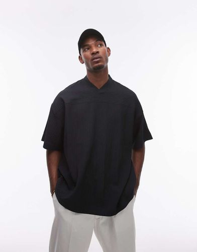 T-shirt nera oversize con scollo a V plissé - Topman - Modalova