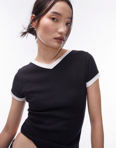 T-shirt taglio lungo nera con scollo a V a contrasto - Topshop - Modalova