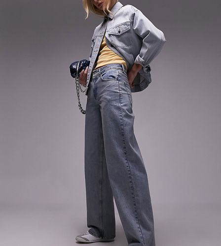 Jeans a vita bassa con cinturino sul retro effetto candeggiato vintage - Topshop Tall - Modalova