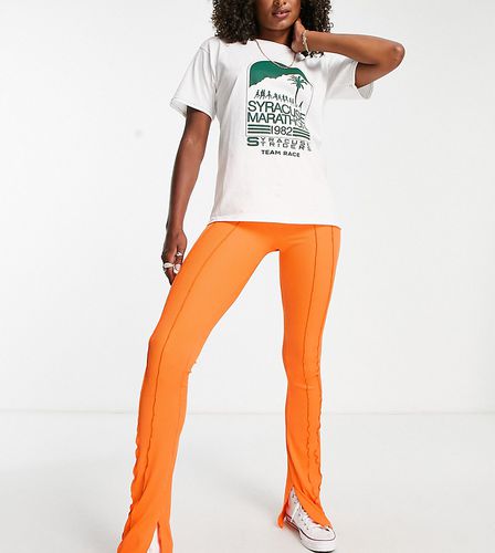 Pantaloni a zampa skinny arancioni con cuciture a vista - Topshop Tall - Modalova