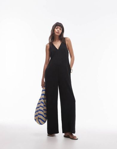 Tuta jumpsuit nera stile bermuda con scollo a V - Topshop - Modalova