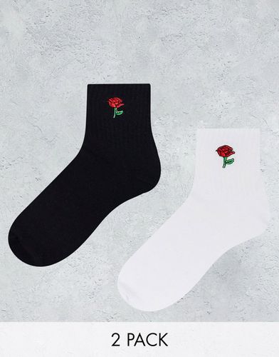 Confezione da 2 paia di calzini bianchi e neri con rosa ricamata - Topshop - Modalova