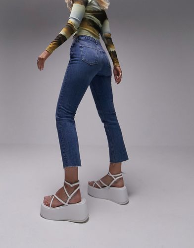 Jeans dritti cropped a vita medio alta con bordi grezzi medio - Topshop Hourglass - Modalova