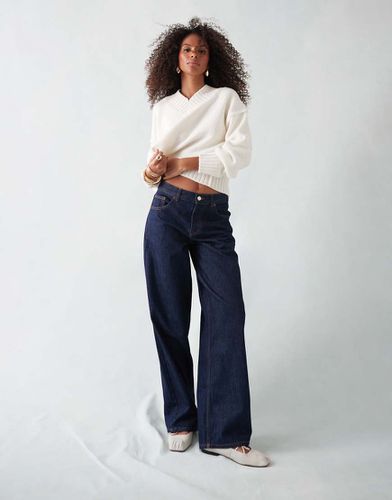 Jeans grezzi indaco a vita bassa con cinturino sul retro - Topshop - Modalova