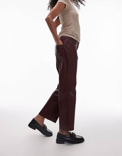 Pantaloni dritti alla caviglia in pelle sintetica color bordeaux - Topshop - Modalova