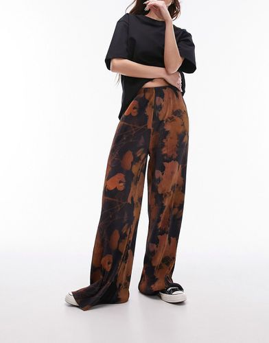 Pantaloni plissé con stampa con fiori astratti color cioccolato - Topshop - Modalova