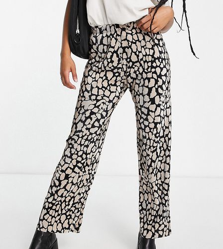 Pantaloni a fondo ampio plissé bianchi e neri con stampa stile giraffa - Topshop Petite - Modalova