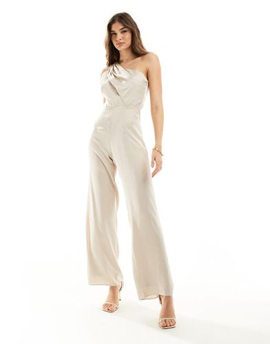 Tuta jumpsuit di raso monospalla da damigella color champagne - TFNC - Modalova