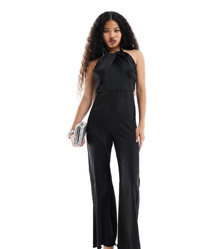 Tuta jumpsuit nera a portafoglio - TFNC Petite - Modalova