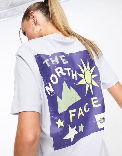 T-shirt pallido vestibilità comoda con stampa di sole e stelle sul retro - The North Face - Modalova