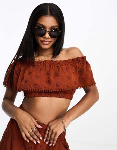 Crop top in pizzo color ruggine con spalle scoperte in coordinato - Threadbare - Modalova