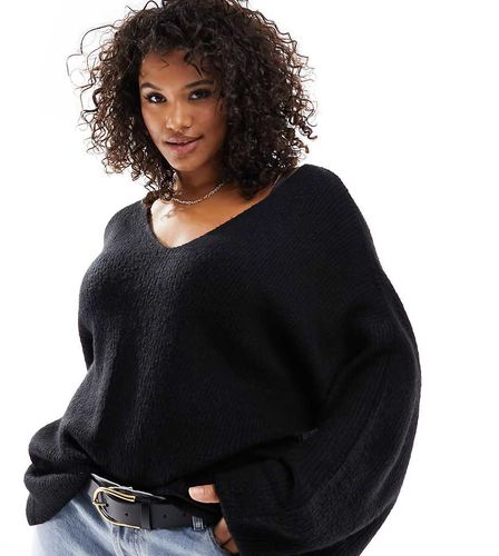 Plus - Maglione extra largo soffice con scollo a V - Threadbare - Modalova