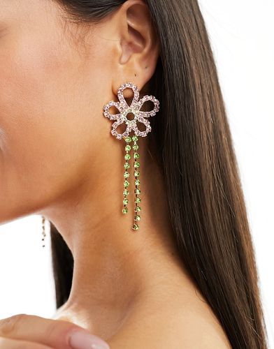 Orecchini pendenti oversize con design a forma di fiore e cristalli rosa e verdi - True Decadence - Modalova