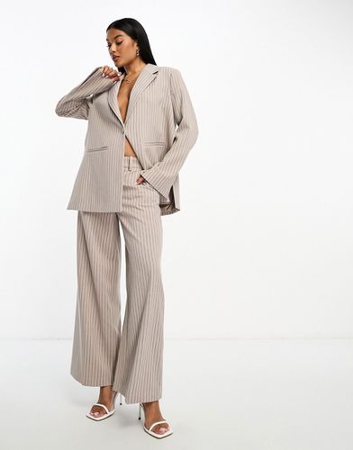Aware - Pantaloni oversize con fondo ampio color pietra gessato in coordinato - Vero Moda - Modalova