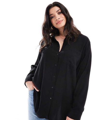 Camicia a maniche lunghe in misto lino nera - Vero Moda Curve - Modalova