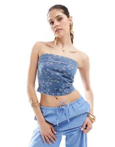 Crop top a fascia in denim con stampa a fiori e ricamo - Vero Moda - Modalova