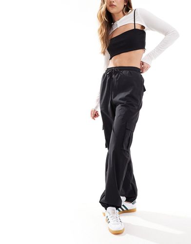 Pantaloni cargo con fondo elasticizzato scuro - Vero Moda - Modalova