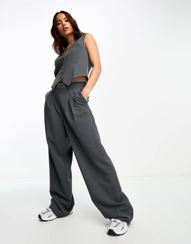 Pantaloni dad fit sartoriali grigi a fondo ampio in coordinato - Vero Moda - Modalova