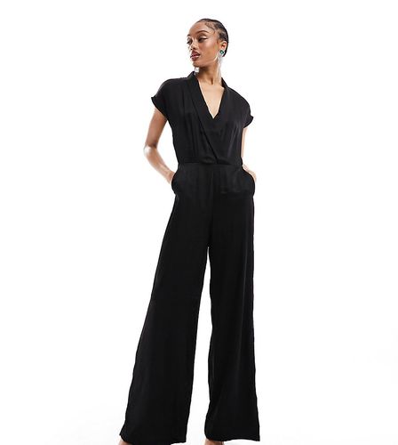 Tuta jumpsuit nera accollata a maniche corte - Vero Moda Tall - Modalova