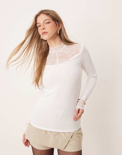 Top in pizzo a collo alto in stile vittoriano - YAS - Modalova