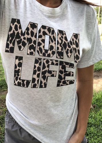 Leopard Printed Mom Life T-Shirt Tee - unsigned - Modalova