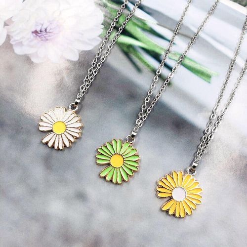 Daisy Floral Pendant Necklace - unsigned - Modalova
