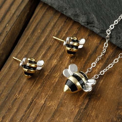 Pcs Cute Bee Pendant Necklace And Stud Earrings Set - unsigned - Modalova