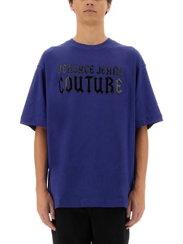 Gothic logo t-shirt - versace jeans couture - Modalova