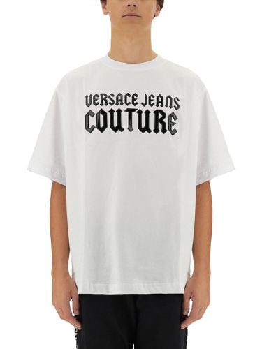 Gothic logo t-shirt - versace jeans couture - Modalova