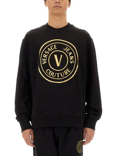 V-emblem" sweatshirt - versace jeans couture - Modalova