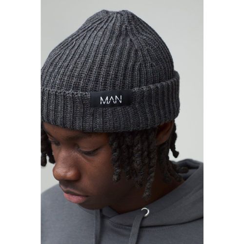 Gorro Con Etiqueta Man, Gris - boohoo - Modalova
