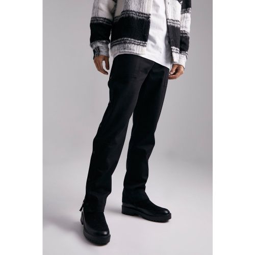 Pantalón Recto Con Cinturón, Hebilla De Metal Y Cintura Fija - boohoo - Modalova