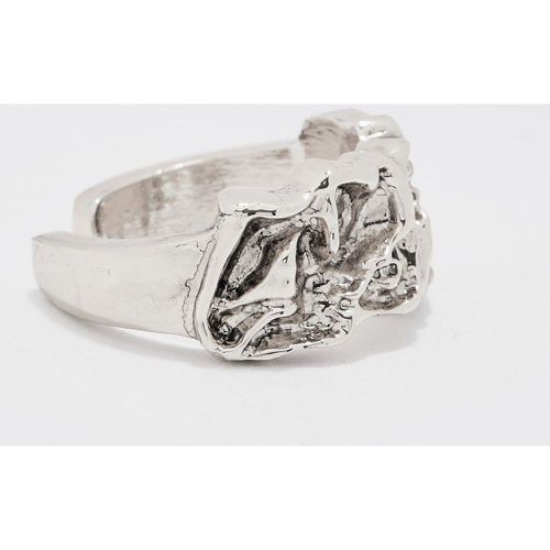 Metal Melted Statement Ring In Silver - boohoo - Modalova