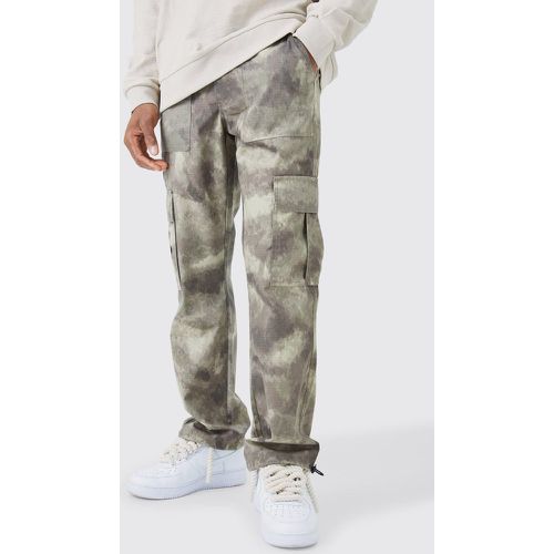 Pantaloni dritti in fantasia militare - boohoo - Modalova