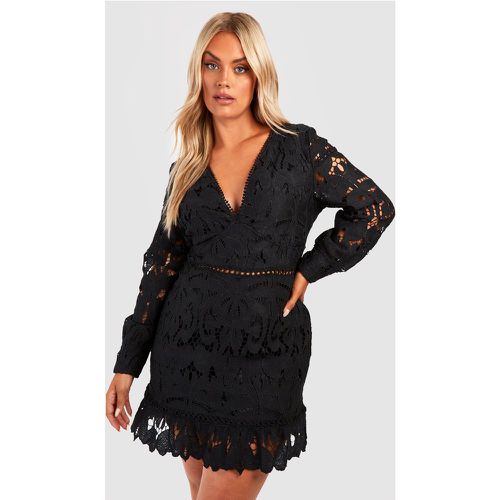 Vestito a trapezio Plus Size in pizzo con fondo arricciato - boohoo - Modalova