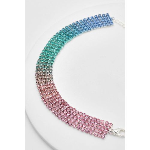 Bracciale con strass color arcobaleno - boohoo - Modalova