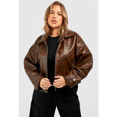 Giacca Plus Size in pelle sintetica effetto vintage - boohoo - Modalova