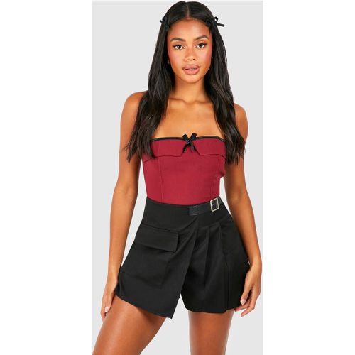 Box Pleat Buckle Detail Skort - boohoo - Modalova