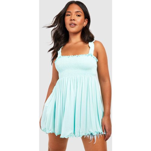 Top smanicato Plus Size increspato con spalline arricciate e volant sul fondo - boohoo - Modalova