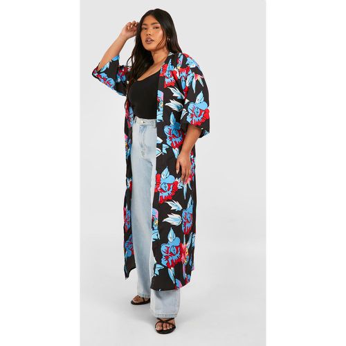 Kimono Plus Size con stampa a fiori e cintura - boohoo - Modalova