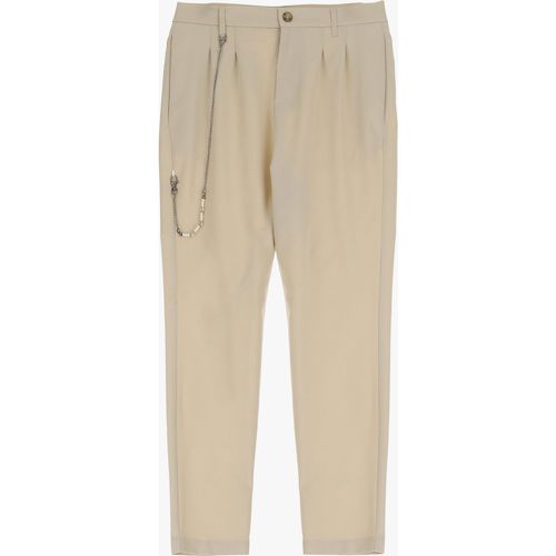 Pantaloni slim-fit monocolour con pinces e dettaglio catena - Imperial - Modalova