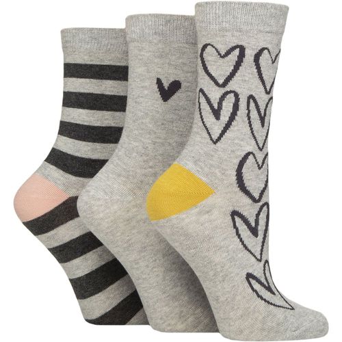 Ladies 3 Pair Patterned Cotton Socks Large Heart Outline Light 4-8 - Caroline Gardner - Modalova