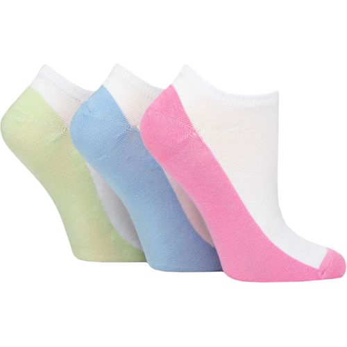 Women's 3 Pair Wildfeet Plain, Patterned and Contrast Heel Bamboo Trainer Socks Pink / Blue / Green Footbed 4-8 Ladies - Wild Feet - Modalova