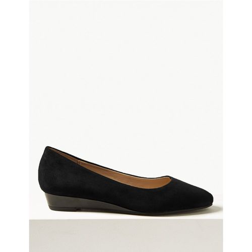 Suede Wedge Court Shoes black - Marks & Spencer - Modalova